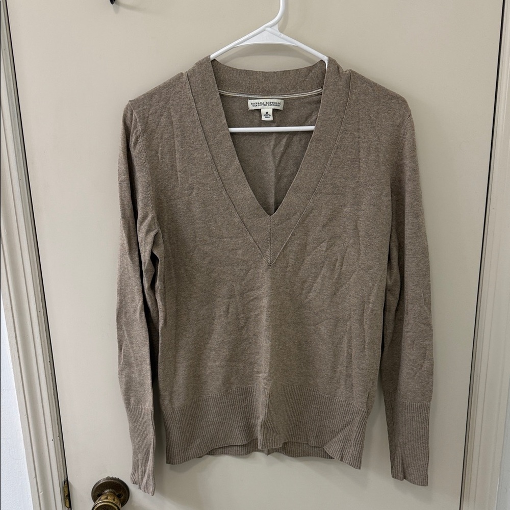 Banana Republic V-Neck Sweater in Taupe